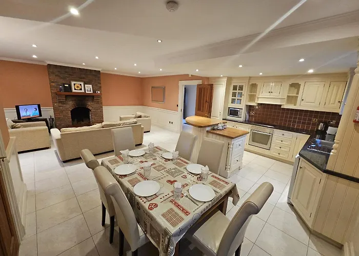 3 Clos Na Feirme Three Bedroom House With Hot Tub