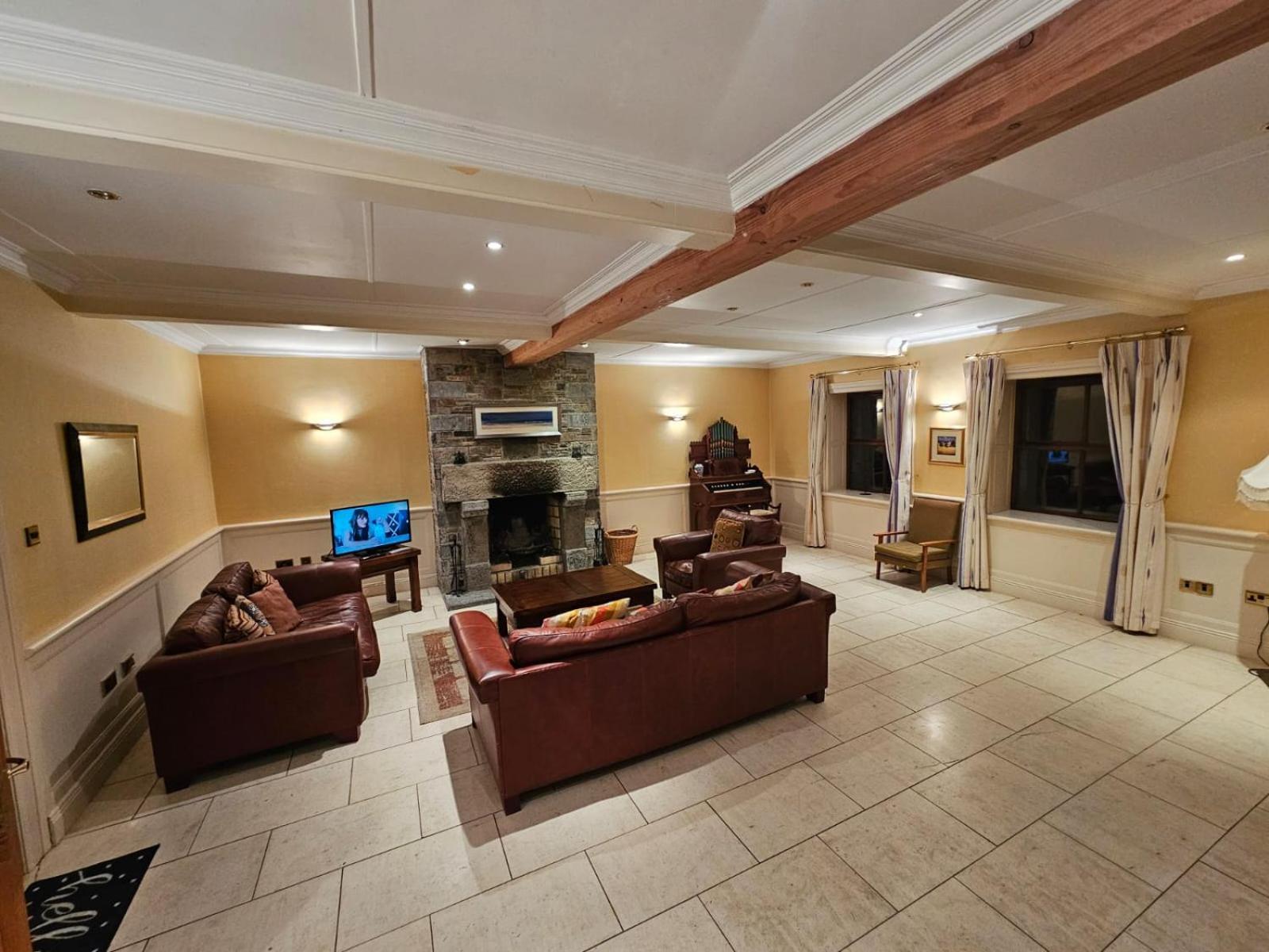 3 Clos Na Feirme Three Bedroom House With Hot Tub *